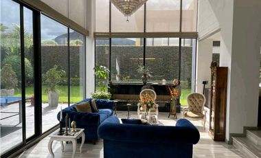 Excelente casa en cota variante dos niveles en club House