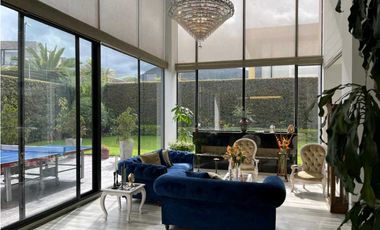 Excelente casa en cota variante dos niveles en club House