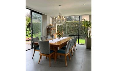 Excelente casa en cota variante dos niveles en club House