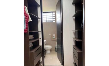 Excelente casa en cota variante dos niveles en club House