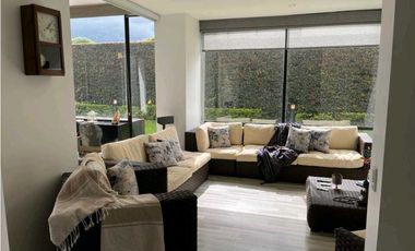 Excelente casa en cota variante dos niveles en club House