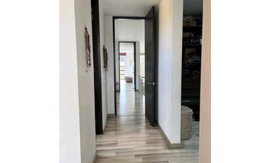 Excelente casa en cota variante dos niveles en club House