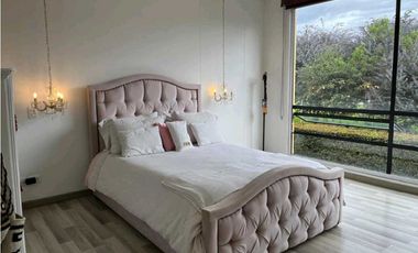 Excelente casa en cota variante dos niveles en club House