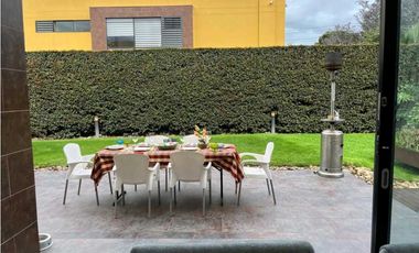 Excelente casa en cota variante dos niveles en club House