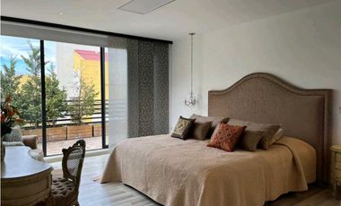 Excelente casa en cota variante dos niveles en club House