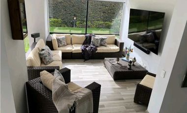 Excelente casa en cota variante dos niveles en club House