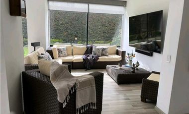 Excelente casa en cota variante dos niveles en club House