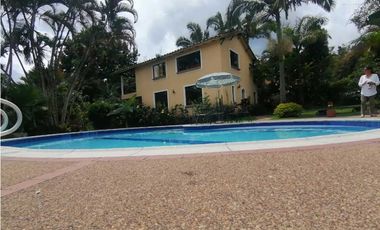 Hermosa casa campestre en la Vega
