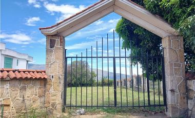 VENTA EXCELENTE LOTE EN CONDOMINIO CAMPESTRE LAS PIRAMIDES CHINAUTA