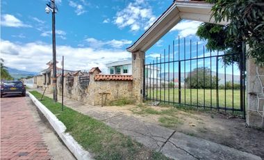 VENTA EXCELENTE LOTE EN CONDOMINIO CAMPESTRE LAS PIRAMIDES CHINAUTA