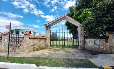 VENTA EXCELENTE LOTE EN CONDOMINIO CAMPESTRE LAS PIRAMIDES CHINAUTA