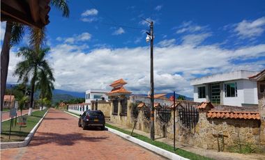 VENTA EXCELENTE LOTE EN CONDOMINIO CAMPESTRE LAS PIRAMIDES CHINAUTA