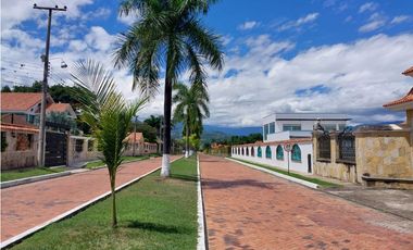 VENTA EXCELENTE LOTE EN CONDOMINIO CAMPESTRE LAS PIRAMIDES CHINAUTA