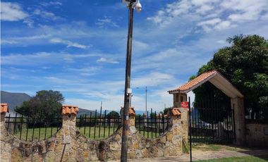 VENTA EXCELENTE LOTE EN CONDOMINIO CAMPESTRE LAS PIRAMIDES CHINAUTA