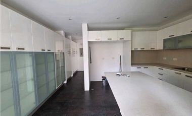 SE VENDE APARTAMENTO EN LA CABRERA 293m2