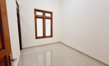 Rumah Mewah 261m² Gress Garasi 4 Solo Kota