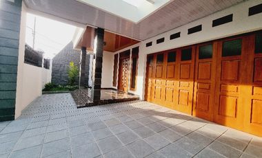Rumah Mewah 261m² Gress Garasi 4 Solo Kota