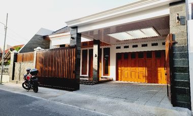 Rumah Mewah 261m² Gress Garasi 4 Solo Kota