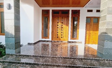 Rumah Mewah 261m² Gress Garasi 4 Solo Kota