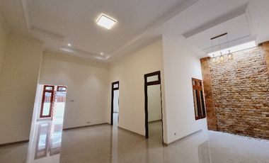 Rumah Mewah 261m² Gress Garasi 4 Solo Kota