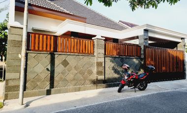 Rumah Mewah 261m² Gress Garasi 4 Solo Kota