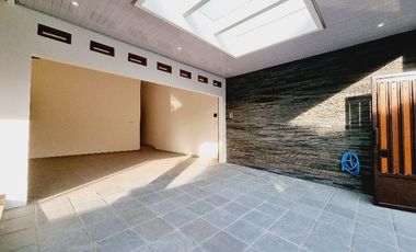 Rumah Mewah 261m² Gress Garasi 4 Solo Kota