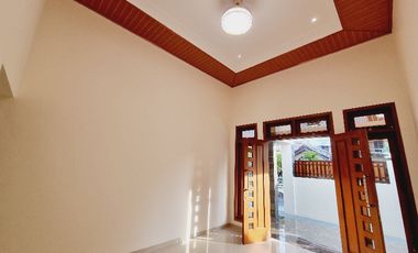 Rumah Mewah 261m² Gress Garasi 4 Solo Kota