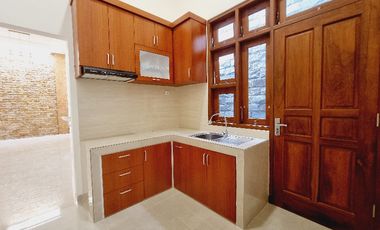 Rumah Mewah 261m² Gress Garasi 4 Solo Kota