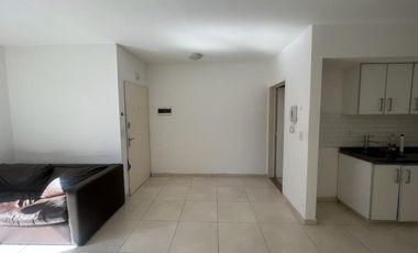 DEPTO  2 AMB  CON COCHERA, PATIO , BALCON AL FRENTE