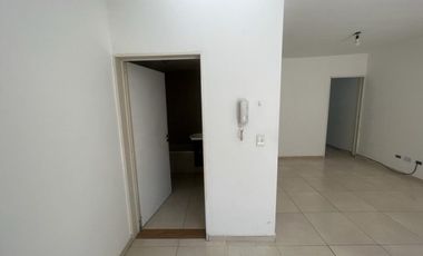 DEPTO  2 AMB  CON COCHERA, PATIO , BALCON AL FRENTE