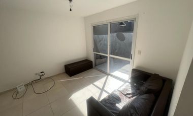 DEPTO  2 AMB  CON COCHERA, PATIO , BALCON AL FRENTE