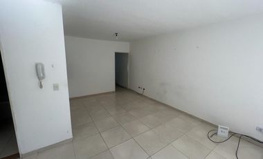 DEPTO  2 AMB  CON COCHERA, PATIO , BALCON AL FRENTE