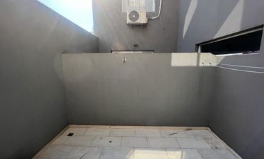 DEPTO  2 AMB  CON COCHERA, PATIO , BALCON AL FRENTE