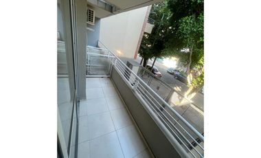 DEPTO  2 AMB  CON COCHERA, PATIO , BALCON AL FRENTE