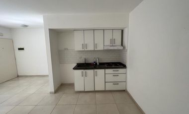 DEPTO  2 AMB  CON COCHERA, PATIO , BALCON AL FRENTE