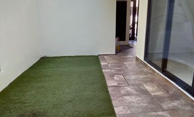 Renta casa en El Refugio privada con alberca