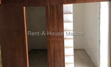 Local Comercial en Renta en Avenida Juan Salvador Agraz, Santa Fe Cuajimalpa RG 26-23.