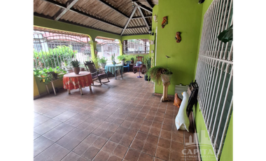 A PASOS DE LA ESTACIÓN DEL METRO DE  DON BOSCO