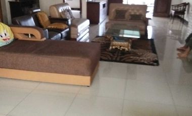 Rumah disamping setraduta jual BU hitung tanah saja murah.