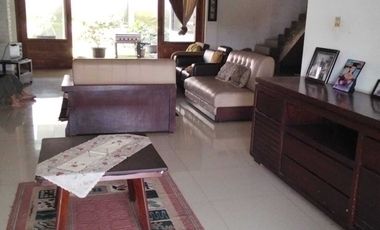 Rumah disamping setraduta jual BU hitung tanah saja murah.