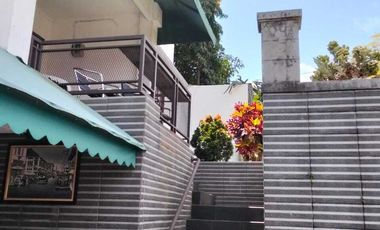 Rumah disamping setraduta jual BU hitung tanah saja murah.