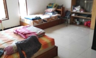 Rumah disamping setraduta jual BU hitung tanah saja murah.