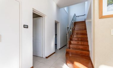 CASA VENTA 4 AMBIENTES 2 PLANTAS BARRIO EL OMBÚ