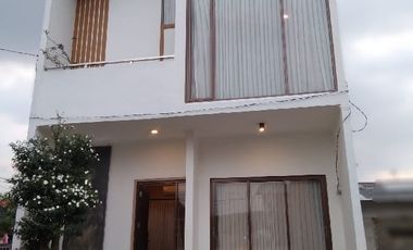 Hunian Nyaman 2 LantAi  ke Sumarecon 10menit