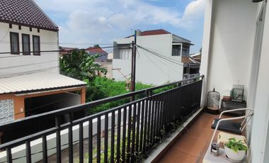 RUMAH MODERN 3 LANTAI di JATIBENING, BEKASI