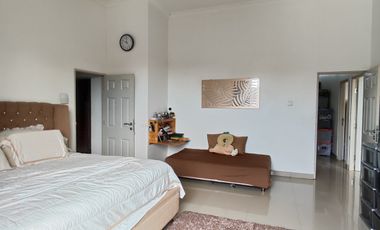 RUMAH MODERN 3 LANTAI di JATIBENING, BEKASI