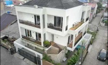 RUMAH MODERN 3 LANTAI di JATIBENING, BEKASI