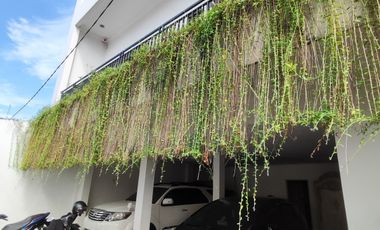 RUMAH MODERN 3 LANTAI di JATIBENING, BEKASI