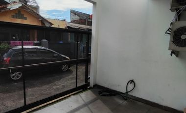 RUMAH MODERN 3 LANTAI di JATIBENING, BEKASI