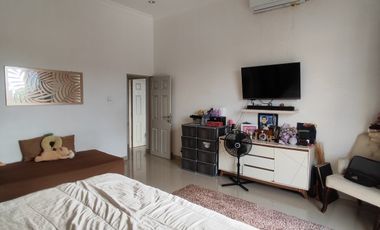 RUMAH MODERN 3 LANTAI di JATIBENING, BEKASI
